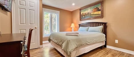 Chambre Double Supérieure, 1 grand lit, salle de bains privée | Draps en coton égyptien, literie de qualité supérieure, bureau