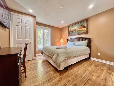 Cozy Home Near Transit & Hillcrest Mall with Free Parking