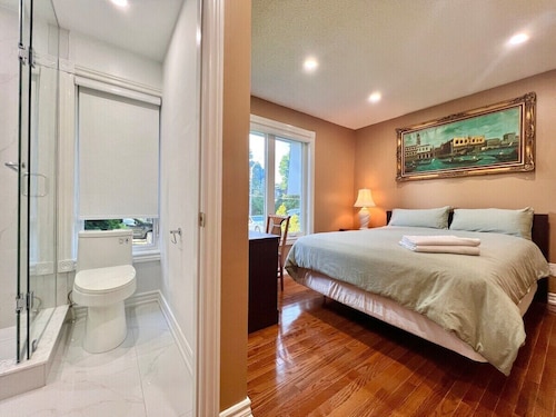 Cozy Home Near Transit & Hillcrest Mall with Free Parking