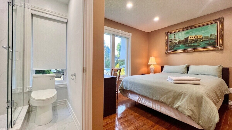 Cozy Home Near Transit & Hillcrest Mall with Free Parking