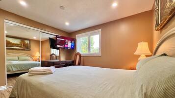 Comfort Room, 1 Queen Bed, Shared Bathroom | View from room