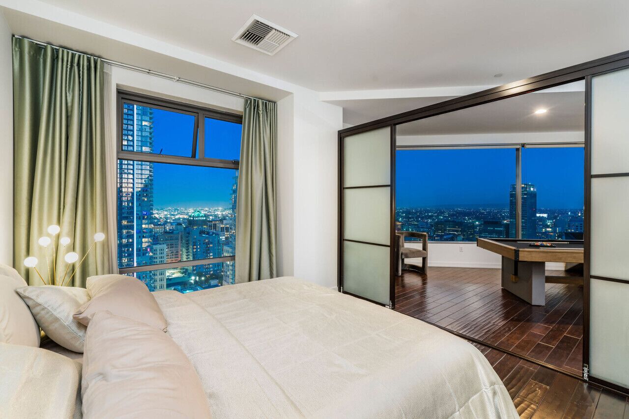 2 habitaciones, escritorio, tabla de planchar con plancha y wifi gratis 