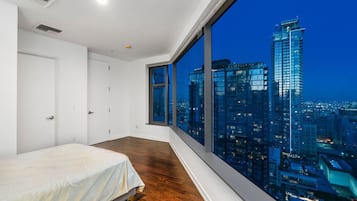 2 habitaciones, escritorio, tabla de planchar con plancha y wifi gratis