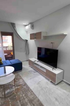 TV - Specious Modren 1- Bedroom in Guliez Marrakech (Marrakech)