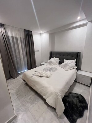 1 bedroom, iron/ironing board, WiFi, bed sheets - BRAND NEW! COZY , Bright 'n Specious  in Gueliz: (Marrakech)