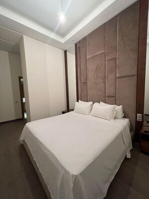 2 chambres, fer et planche à repasser, Wi-Fi, draps fournis