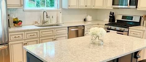 Mikrowelle, Ofen, Herdplatte, Geschirrspüler