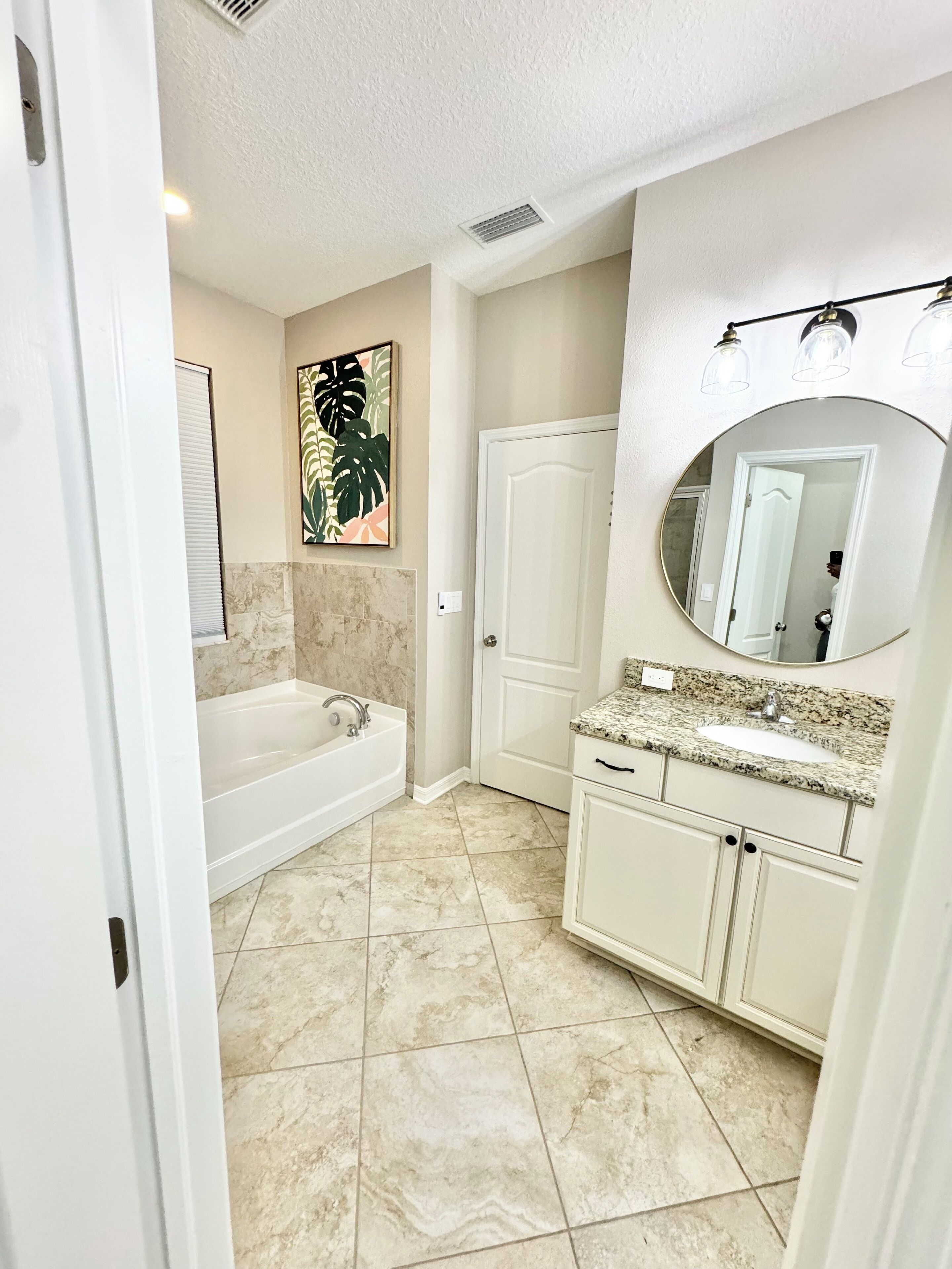Spacious 5-br, 3ba house in Wesley Chapel with AC, WiFi & pool