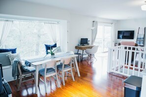 Smart TV, computer monitors - Cozy Tree-Lined Carriage Home - Stay in Serenity! (Louisville)