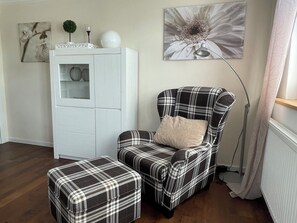 TV, books - Lucky Holiday Sehr Schöne Ferienwohnung im Herzen von Isny (Isny im Allgäu)