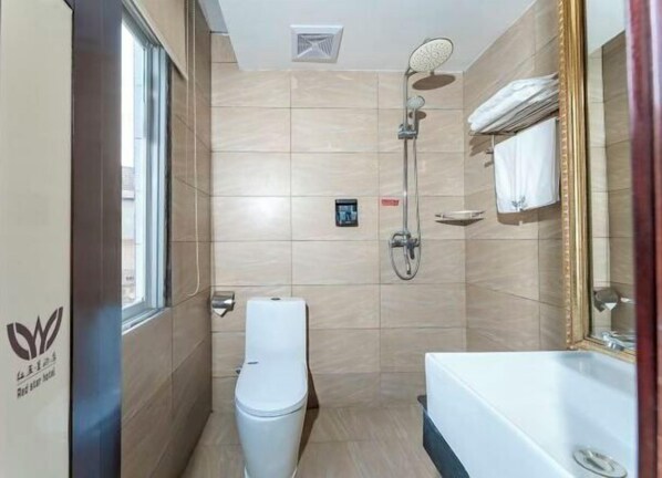 A bathroom with a toilet, shower, and bathtub. - Hongwuxing International Hotel (Ruijin)