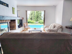 TV - 4 BR Villa with Pool, Sea View, AC, Parking... - BENAKEY (Le Cannet)