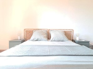 4 bedrooms, iron/ironing board, WiFi, bed sheets - 4 BR Villa with Pool, Sea View, AC, Parking... - BENAKEY (Le Cannet)