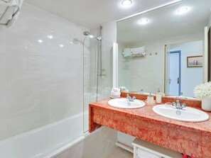 Shower, free toiletries, hair dryer, towels