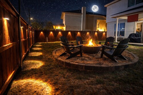 La Cantera Estate Sleeps 12  Hot Tub+FirePit+Games