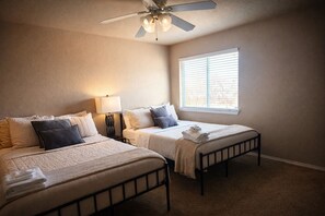 3 bedrooms, desk, iron/ironing board, travel cot - La Cantera Estate Sleeps 12  Hot Tub+FirePit+Games (San Antonio)