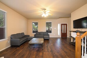 Smart-TV, peis, fotballspill og bordtennis