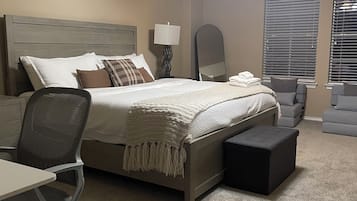 3 bedrooms, desk, iron/ironing board, travel crib
