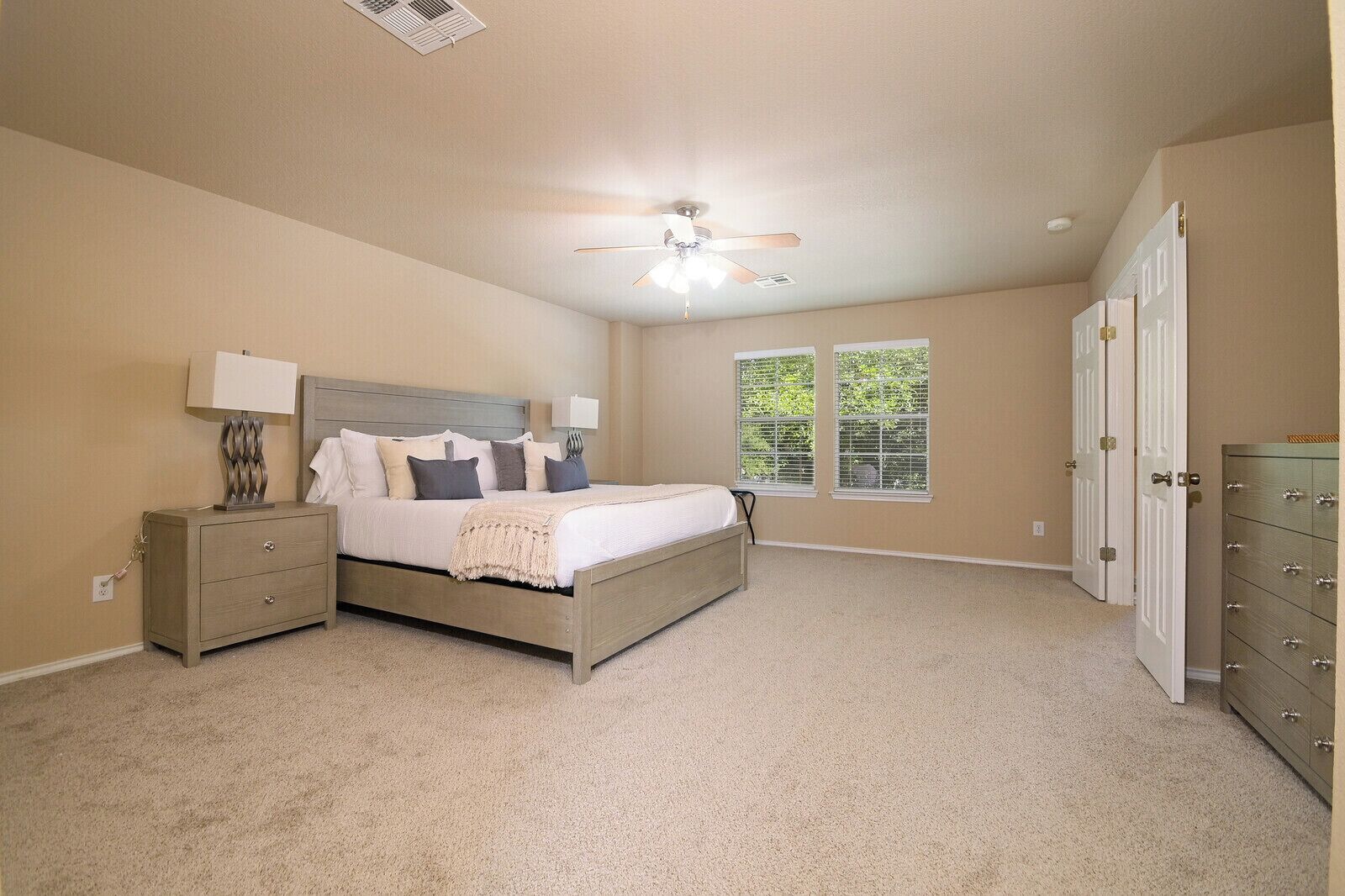 3 chambres, bureau, fer et planche à repasser, Wi-Fi gratuit