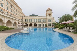 Outdoor pool - Xiqiao Mountain Qiaoyue Resort Hotel (Foshan)