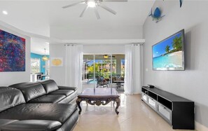 Smart TV, books - Fun & Happy place on the canal! Private pool! (Cape Coral)