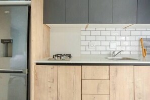 Luxury Studio Suite | Private kitchen