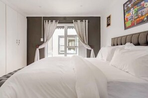 Deluxe Room - Caline VIP Mews (Cape Town)