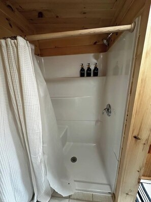 Shower, hair dryer, towels - Bear Lake | Hot Tub, Kayaks, Firepit, Lake & Beach (Lake)