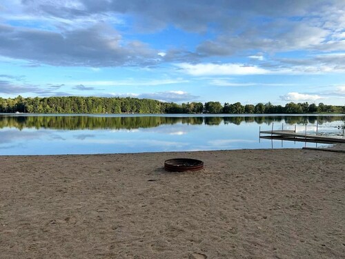 Bear Lake | Hot Tub, Kayaks, Firepit, Lake & Beach