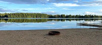 Bear Lake | Hot Tub, Kayaks, Firepit, Lake & Beach