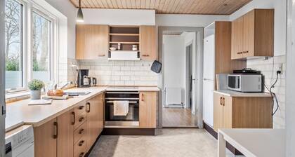 Lovely home in Vemb with house sea view