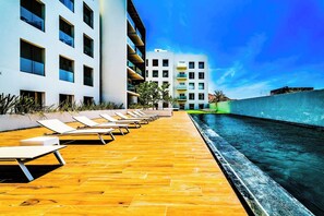 حمّام سباحة خارجي