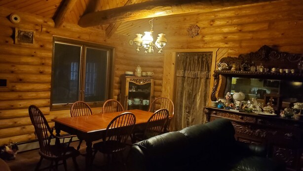 Unclassified image, 1 of 11, button - Charming 4-bedroom house with AC and WiFi in Springfield just outside city limit (Springfield)