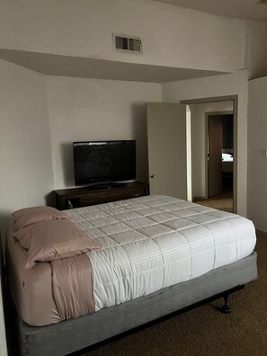 3 chambres, fer et planche à repasser, Wi-Fi, draps fournis