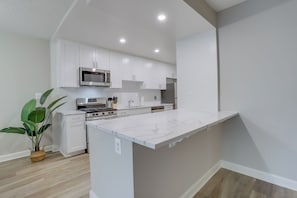 Comfort-Apartment, 2 Schlafzimmer, Stadtblick | Eigene Küche | Kühlschrank, Mikrowelle, Ofen, Herdplatte