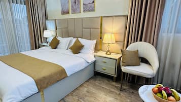Quarto presidencial, vista para o jardim | Ferros/tábuas de passar roupa, Wi-Fi de cortesia