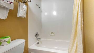 Baignoire, serviettes fournies