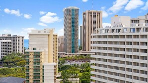 Exterior - 18th Floor Designer Condo w/ Pool + Sauna (Honolulu)