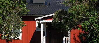 Rural guest room near town with fast free Wifi. Pets allowed!