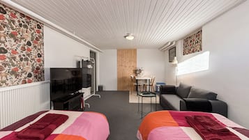 1 soveværelse, skrivebord, strygejern/strygebræt, weekendseng