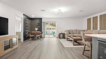 Smart TV, video games