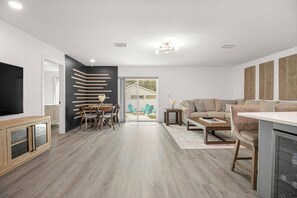 Smart TV, video games - Santos Place -New Built Home -4Mins To Trailhead- Centrally Located! (Ocala)