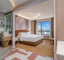 Business Single Room | Desk, laptop workspace, blackout drapes, soundproofing