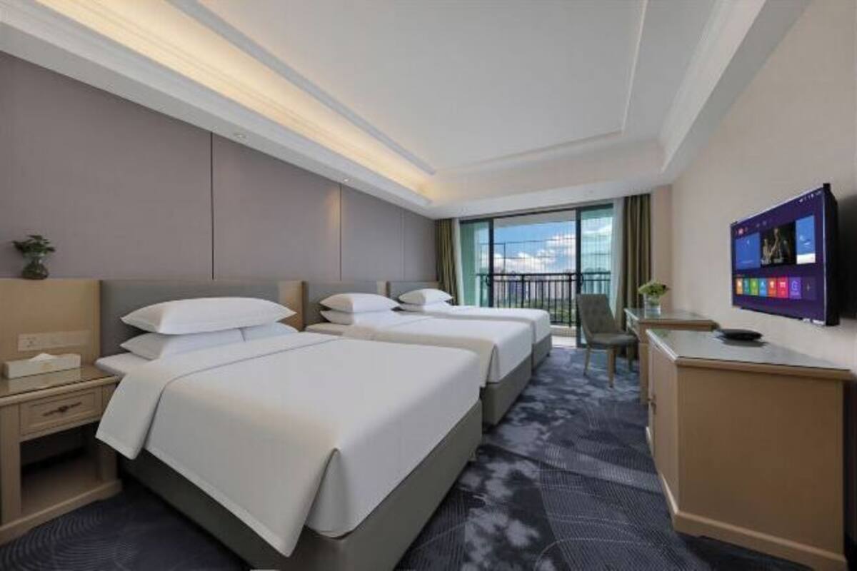 Bureau, espace de travail pour ordinateur portable, rideaux occultants