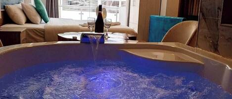 Down duvets, iron/ironing board, free WiFi, bed sheets