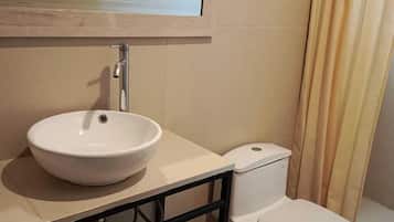 Family Triple Room | Bathroom | Shower, rainfall showerhead, towels, soap