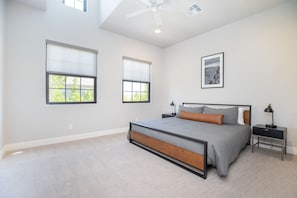7 bedrooms, iron/ironing board, travel crib, free WiFi - Sleeps 25, XL Rooms with King Beds + Bunk Room, 86"TV, 2 Pools & Hot Tub (Hurricane)