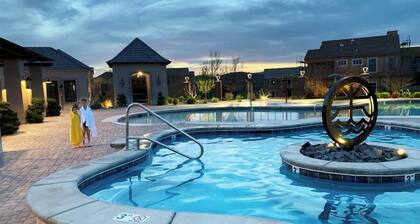 Sleeps 25, XL Rooms with King Beds + Bunk Room, 86"TV, 2 Pools & Hot Tub
