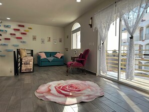 エクスクルーシブ タウンホーム バルコニー オーシャンビュー | ノートパソコン用作業スペース、アイロン / アイロン台、WiFi (無料)