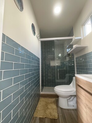 Family Townhome, Balcony, Partial Ocean View | Bathroom